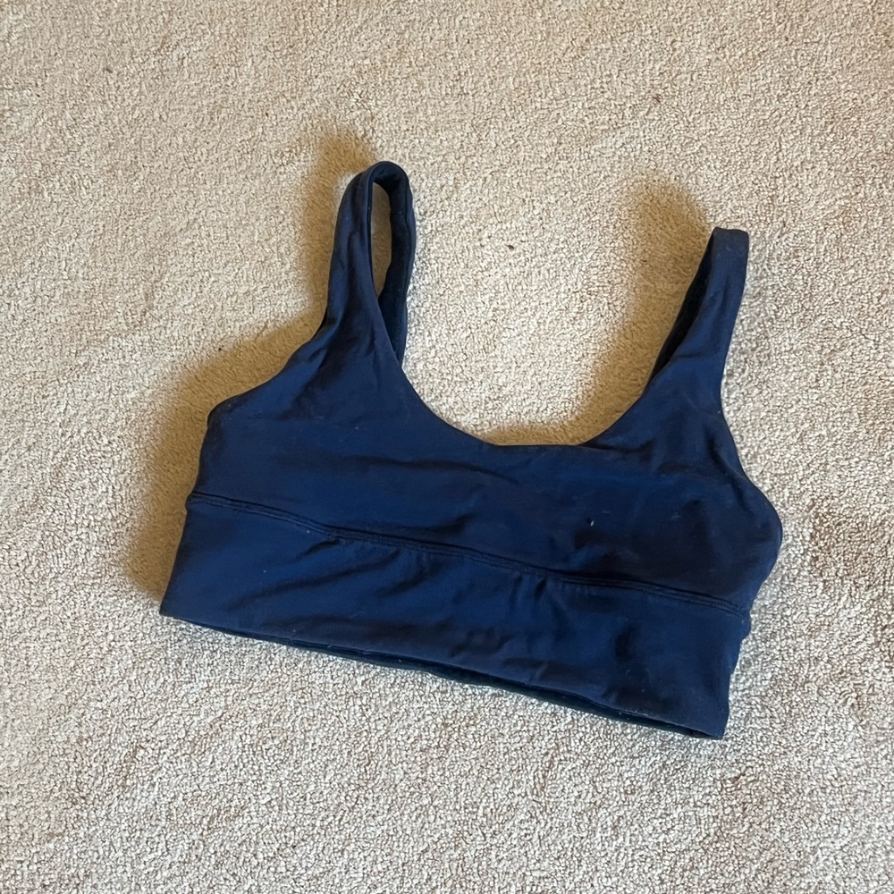 Size 6 reversible lululemon align bra. barely worn no flaws